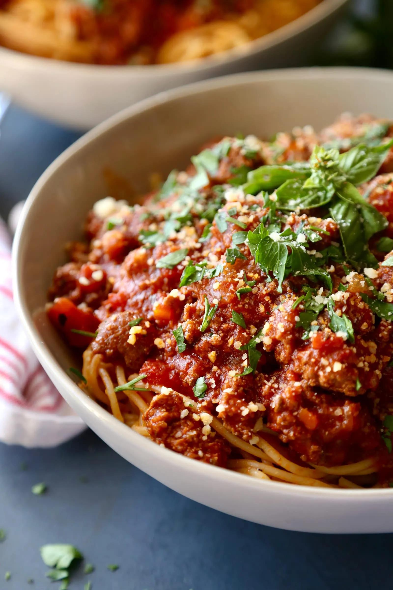 Slow Cooker Spaghetti Bolognese Sauce - The Chunky Chef