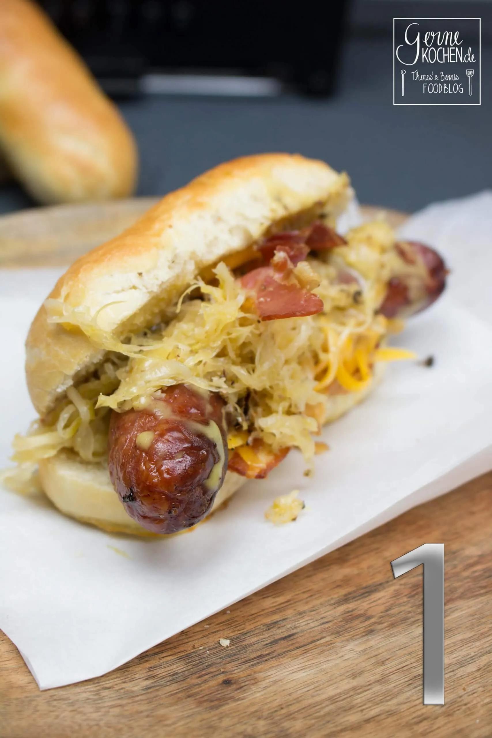 Rezept: Hot Dog mit karamellisiertem Sauerkraut - Gernekochen