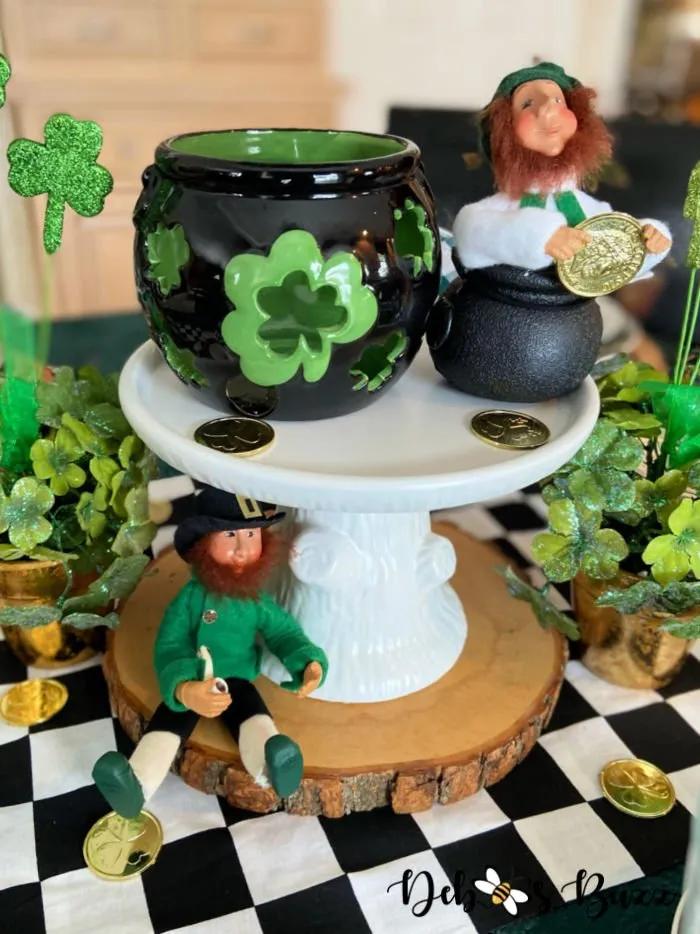 14 Stylists Share St. Patrick&amp;#39;s Day Table Setting Ideas - Debbee&amp;#39;s Buzz