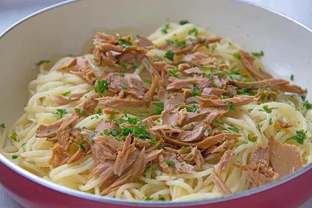 Spaghetti mit Thunfisch Rezept - GuteKueche.ch