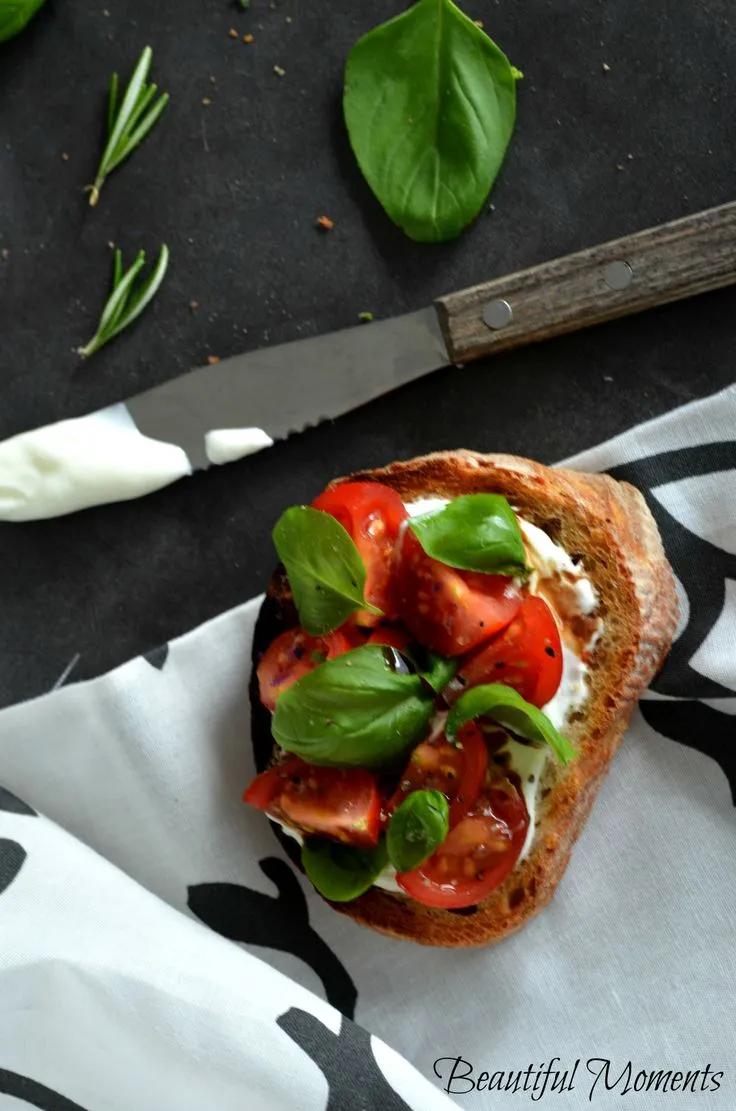 Bruschetta mit Tomaten und Basilikum | Bruschetta mit tomaten, Rezepte ...