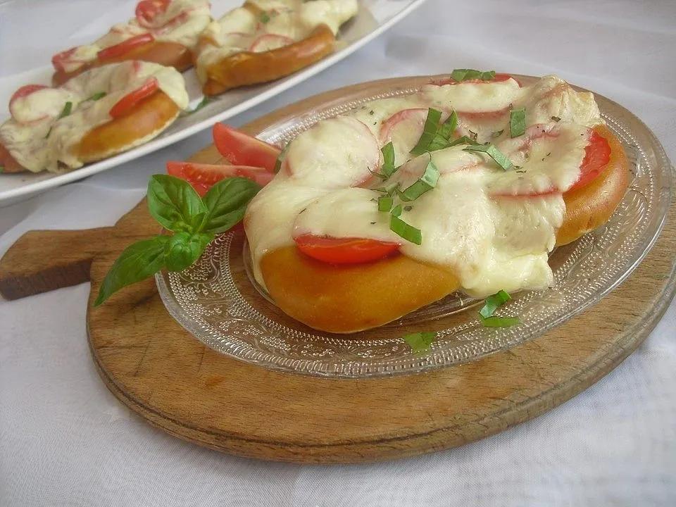 Gefüllte Tomate-Käse-Brezeln von christina69zs| Chefkoch | Fingerfood ...