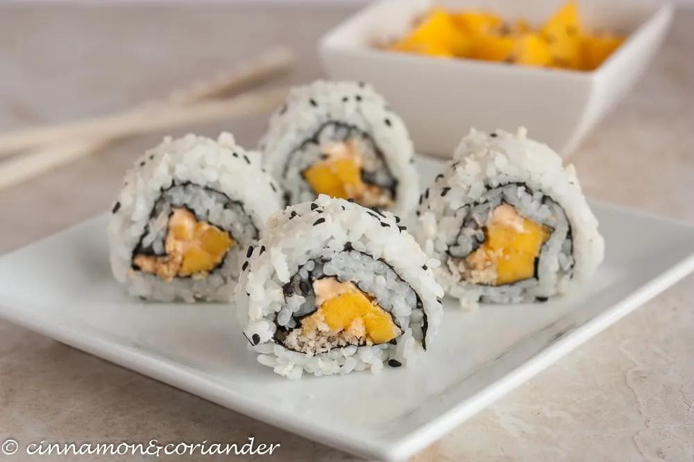 [:de]Inside-Out Sushi mit Mango, Panko &amp; Sriracha Mayo - ein gesundes ...