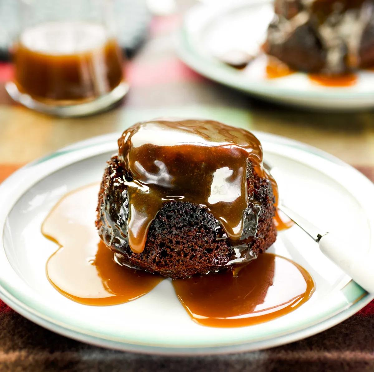 How to make the perfect Sticky Toffee Puddings | Lakeland Inspiration