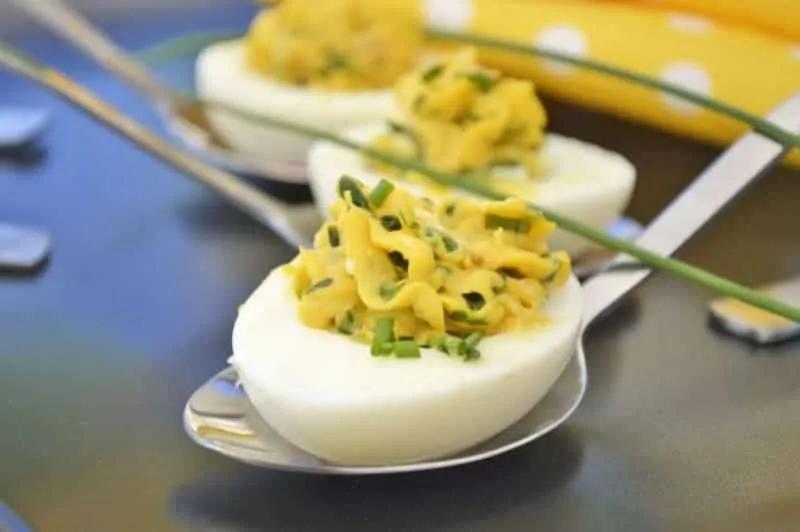 Gefüllte Eier mit Senf, Sauerrahm und Frischkäse - super leicht &amp; lecker