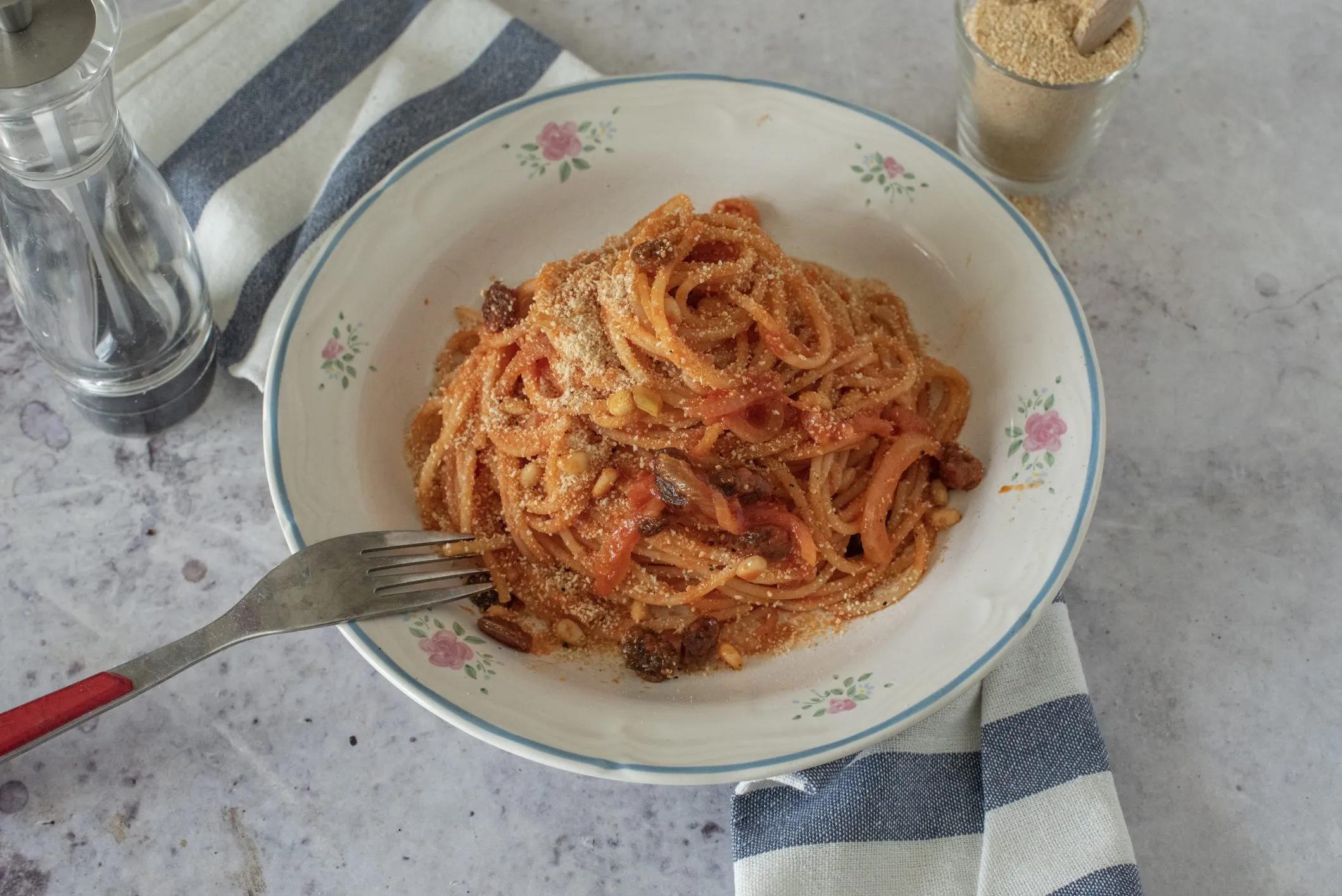 Spaghetti with Anchovies: the typical Sicilian pasta recipe
