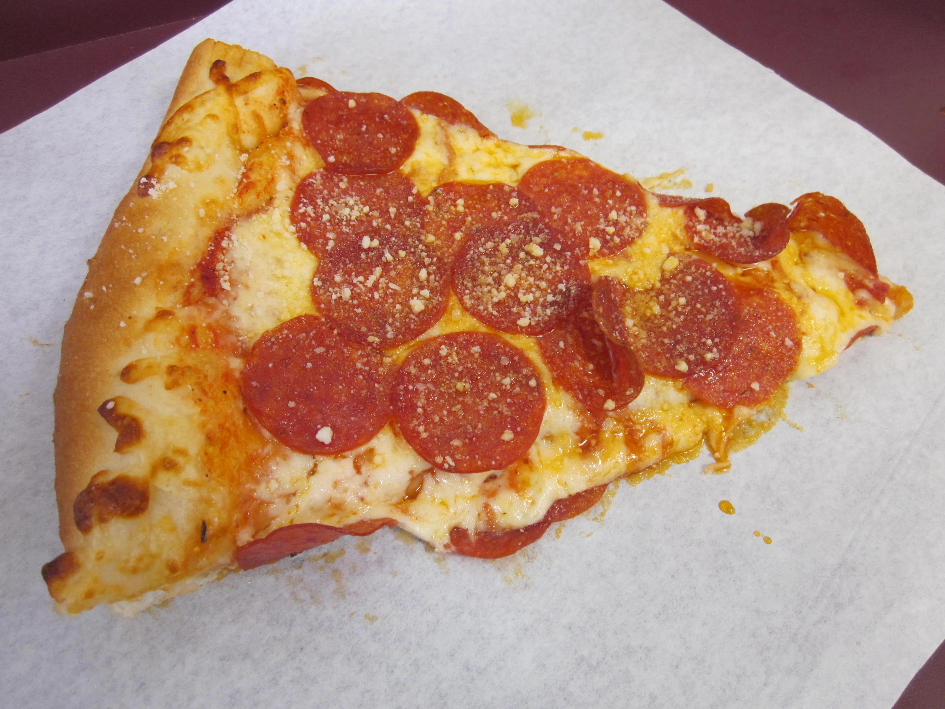 File:Fat Slice pepperoni pizza slice.JPG - Wikimedia Commons