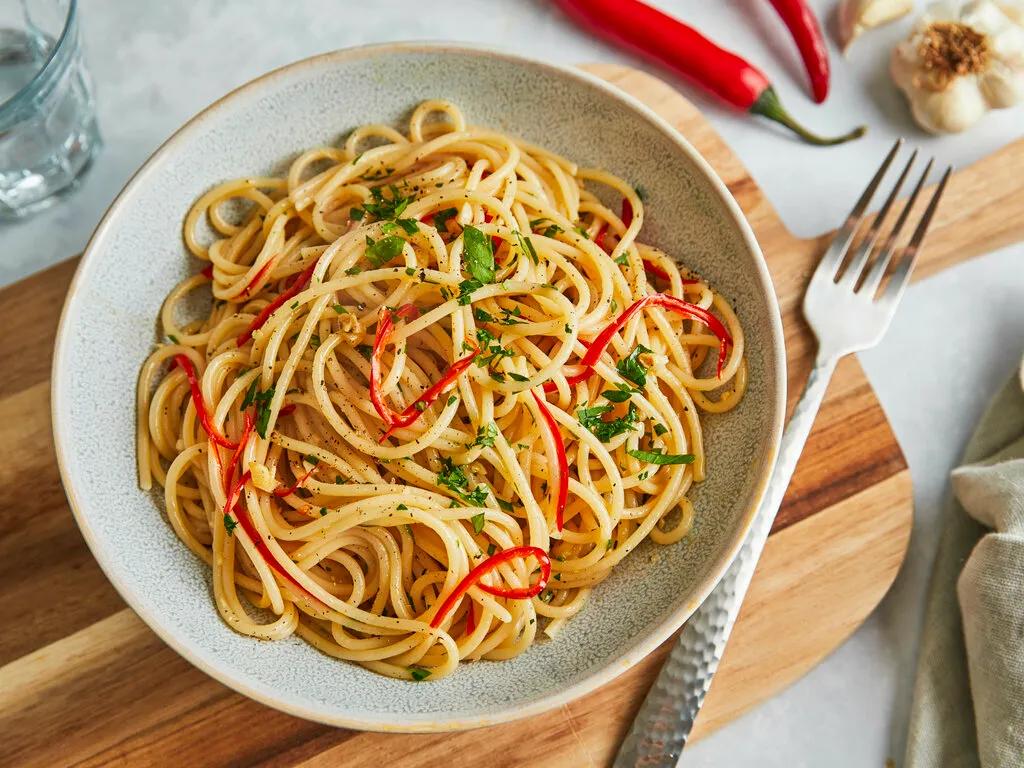 Spaghetti aglio, olio e peperoncini - wie vom Italiener | Einfach Kochen