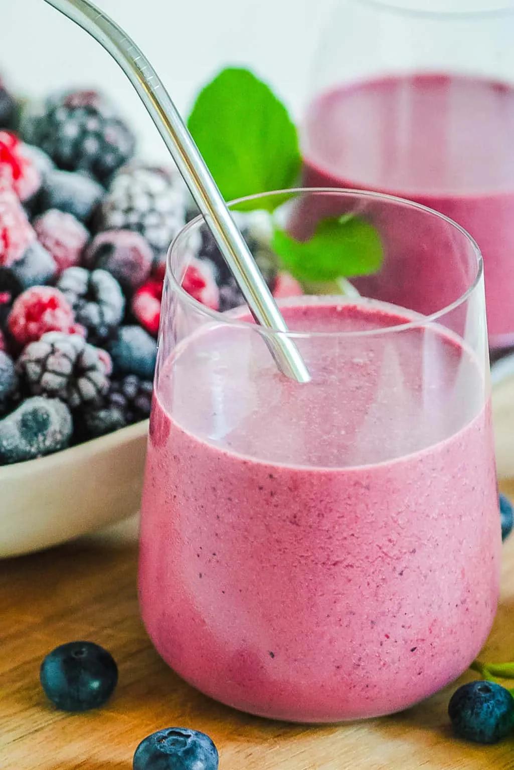 Mixed Berry Smoothie | The Picky Eater