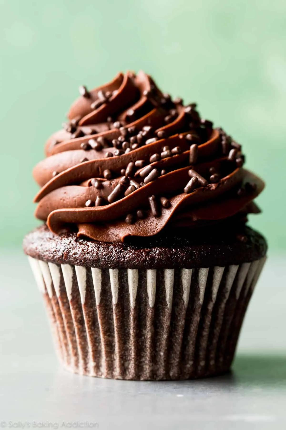 Classic Chocolate Cupcakes with Vanilla Frosting. - Sallys Baking Addiction