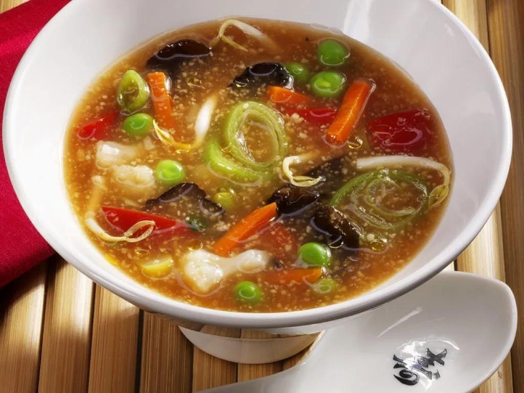 Asiatische Gemüsesuppe Rezept | EAT SMARTER