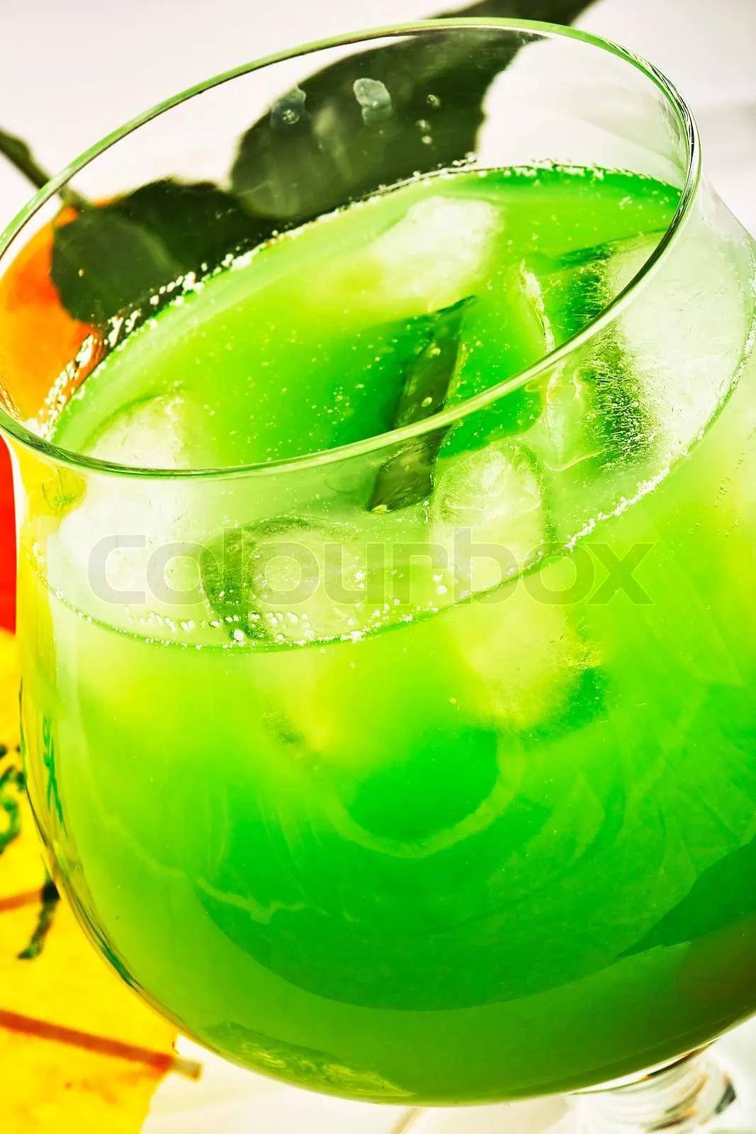 Grüne Witwe Cocktail | Stock Bild | Colourbox
