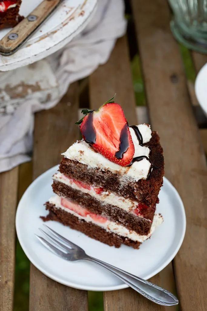 Schoko Erdbeer Torte - Schoko Erdbeer Naked Cake - Sweets &amp; Lifestyle®