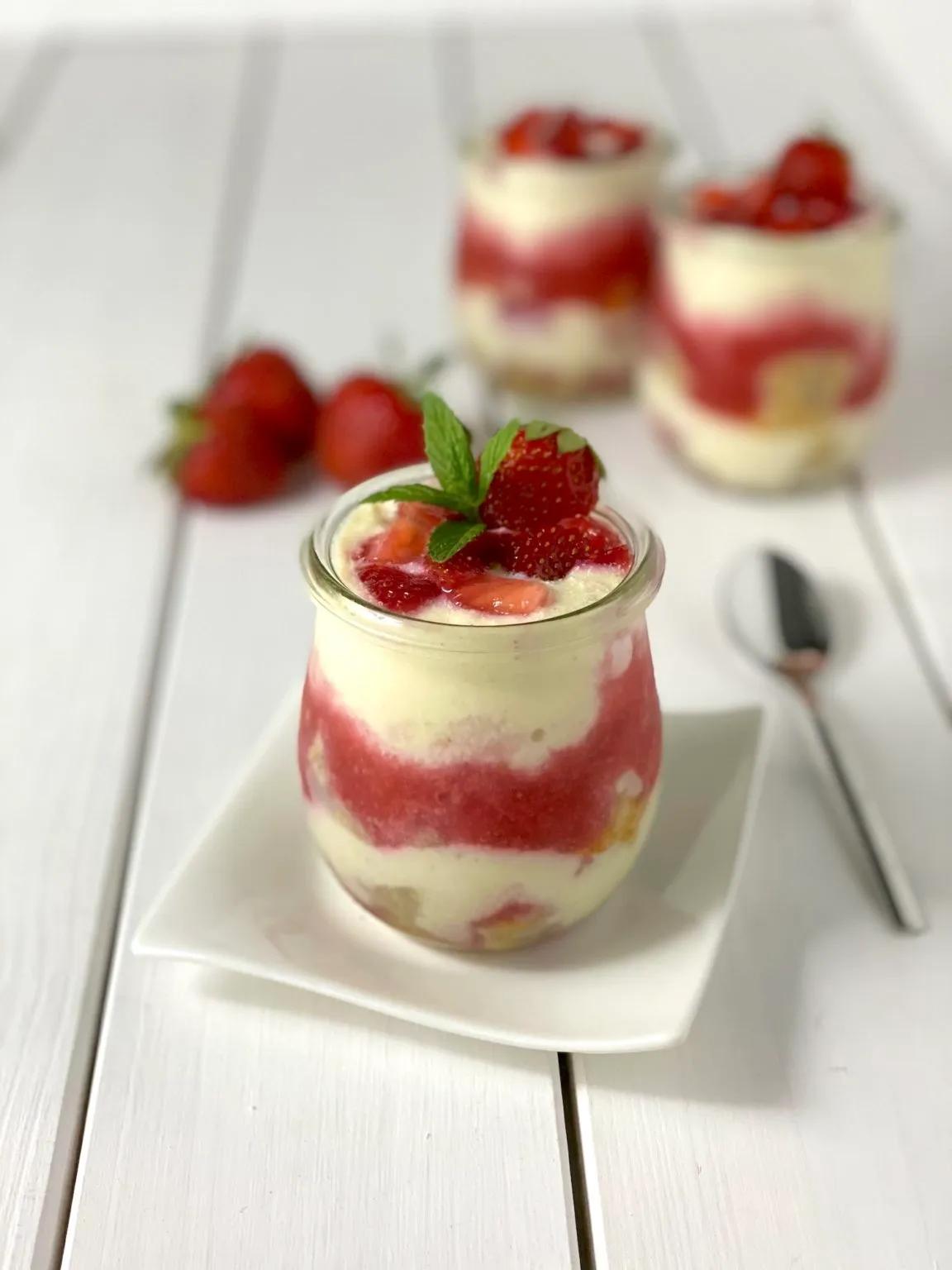Erdbeer-Tiramisu im Glas (vegan) - MINAMADE