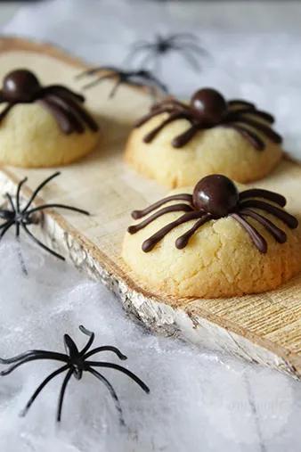 Spiders Cookies | Handmade Helen Halloween Goodies, Halloween Desserts ...