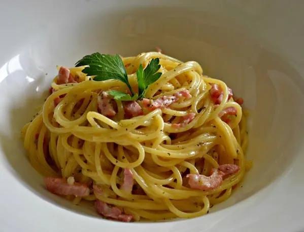 Spaghetti à la Carbonara à l&amp;#39;italienne ! - Marmite du monde