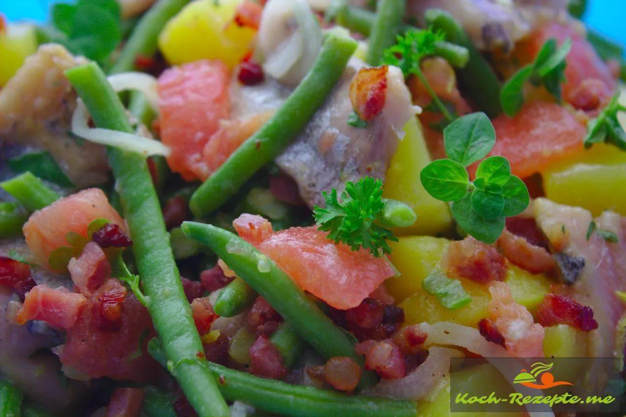 Salat von frischem Matjesfilet mit grünen Bohnen,Tomaten,Kartoffeln