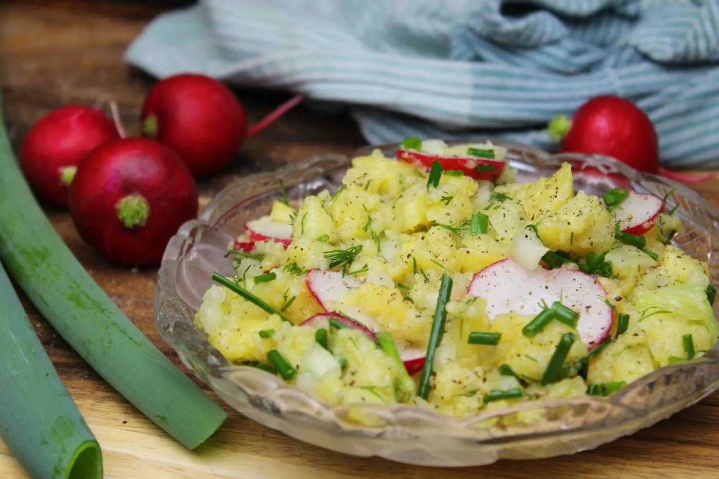 Kartoffelsalat mit Radieschen: die bunte Sommer-Beilage