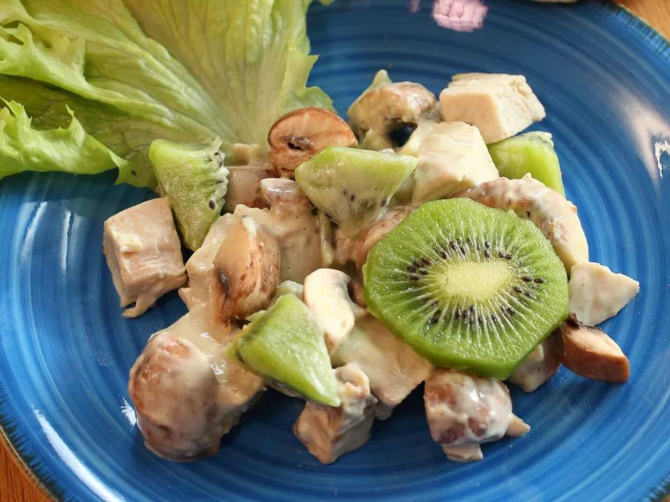 Hähnchensalat mit Kiwi | Rezept | Rezepte, Hähnchensalat, Lecker