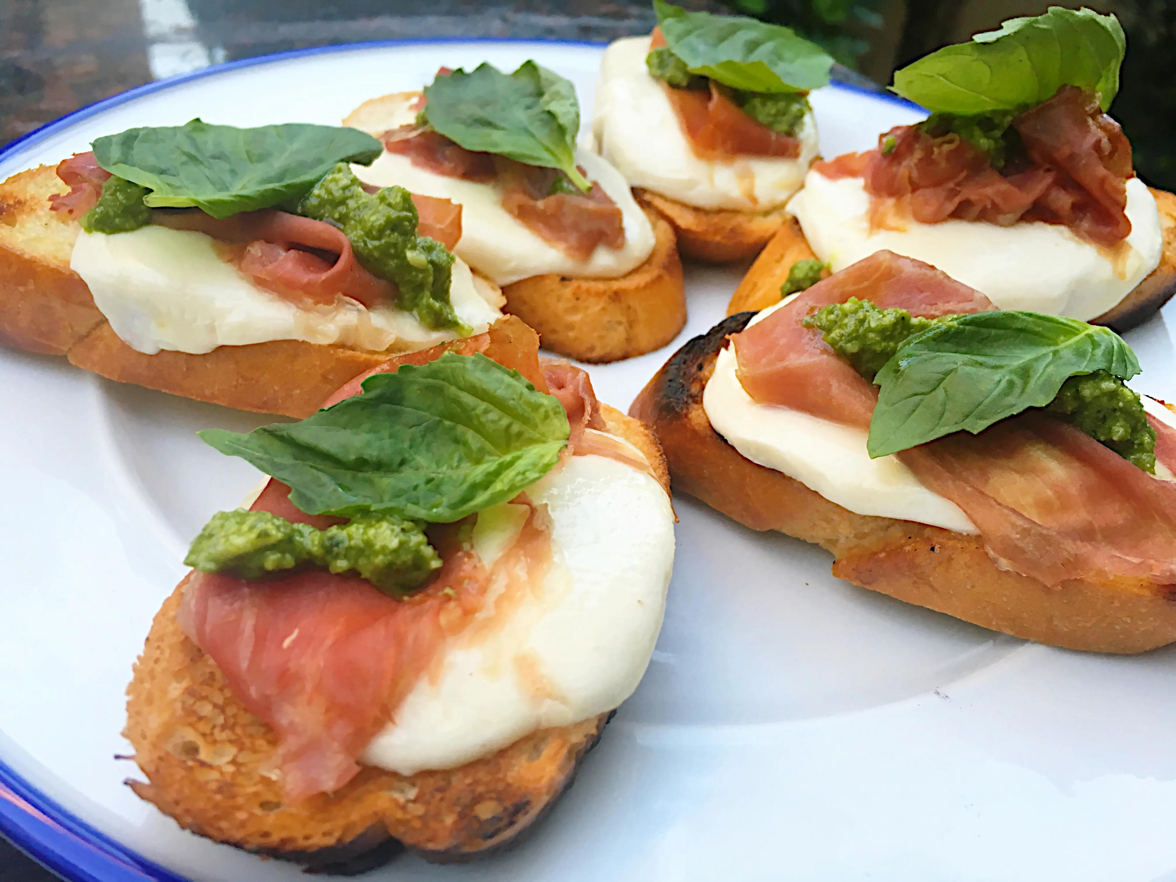 Grilled Prosciutto and Mozzarella Crostinis with Pesto – Food Life Love