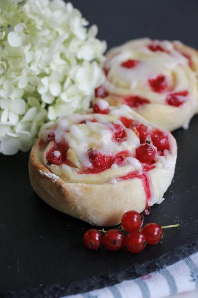 Das Hefeschnecken Rezept lässt sich gut variieren: Egal ob Johannisbeer ...