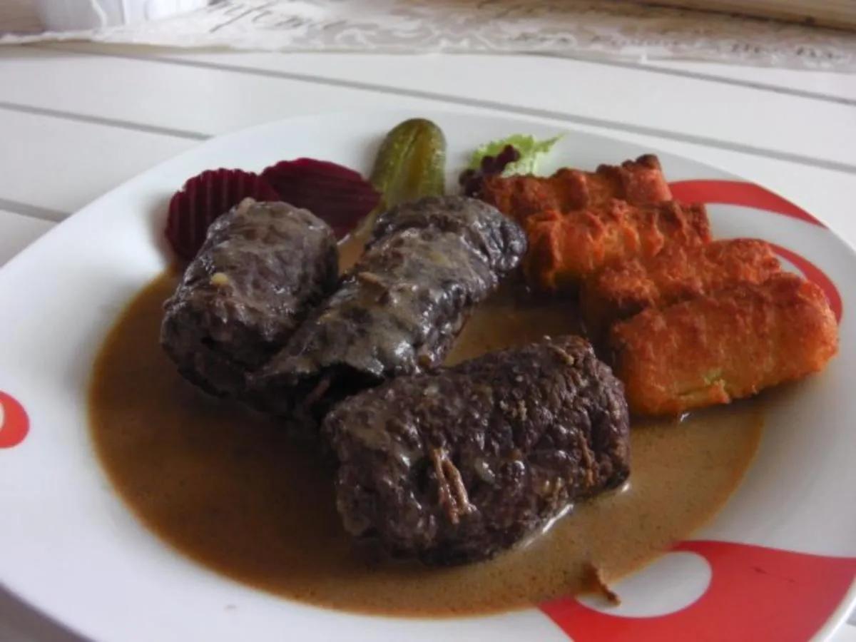 Rinderrouladen in Rotweinsoße - Rezept - kochbar.de