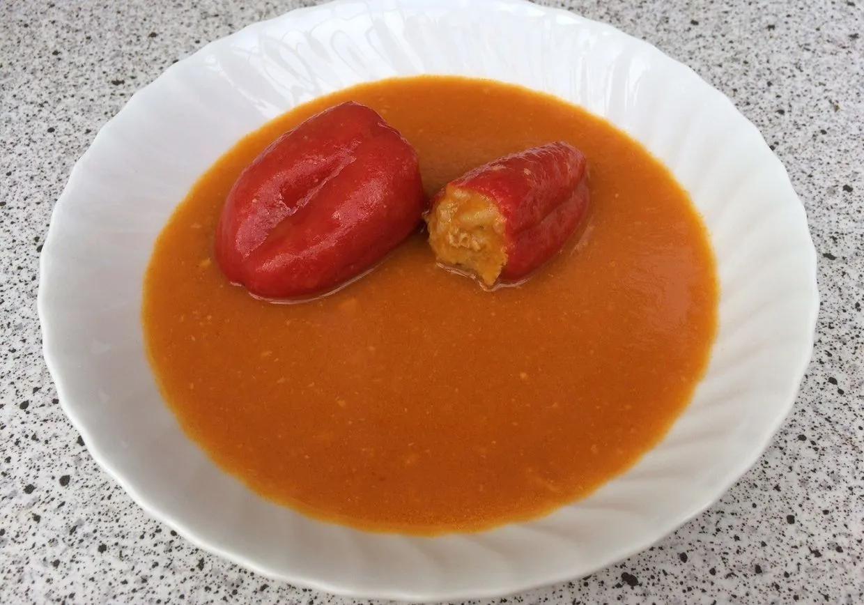 Tomatensauce mit gefüllten Paprika Rezept - ichkoche