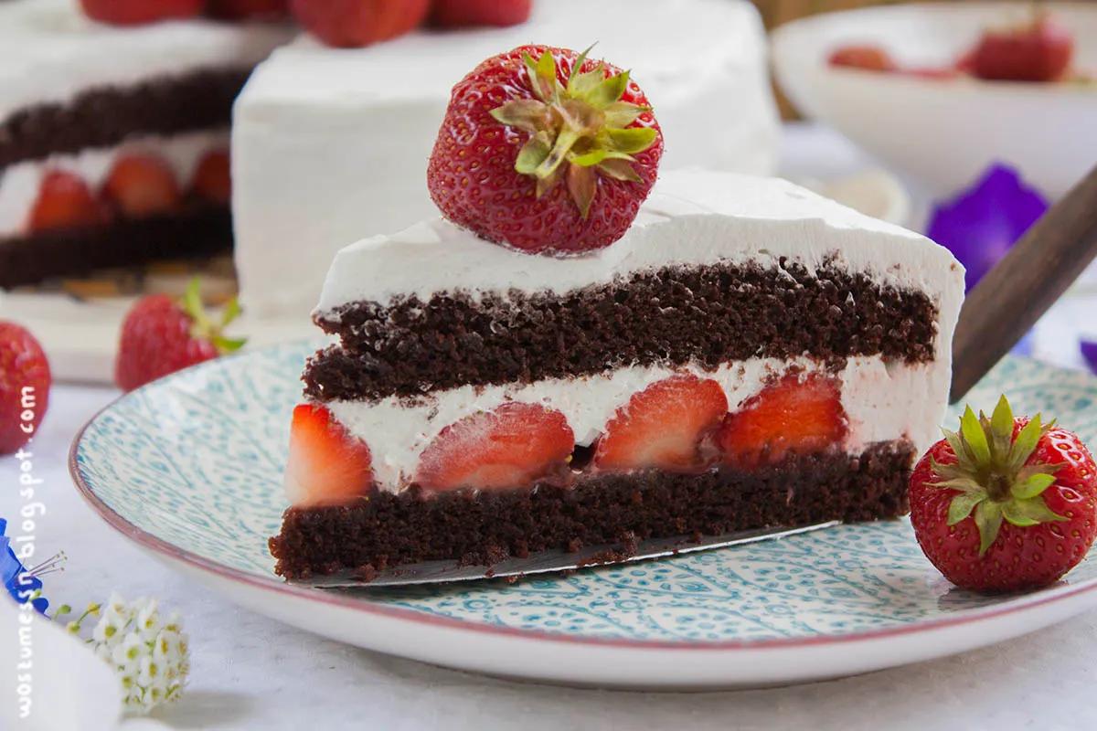 Wos zum Essn: Bunt blumige Erdbeer-Schoko-Torte - wie Milchschnitte mit ...