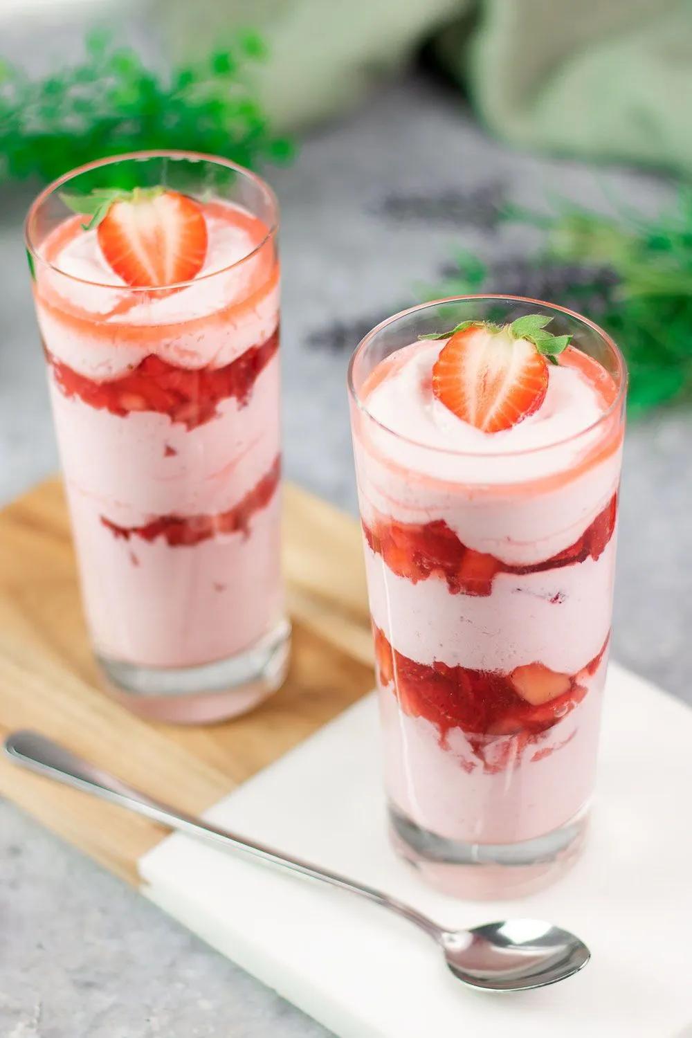 Low Carb Erdbeer-Dessert - Ein schneller Nachtisch | Rezept | Erdbeer ...
