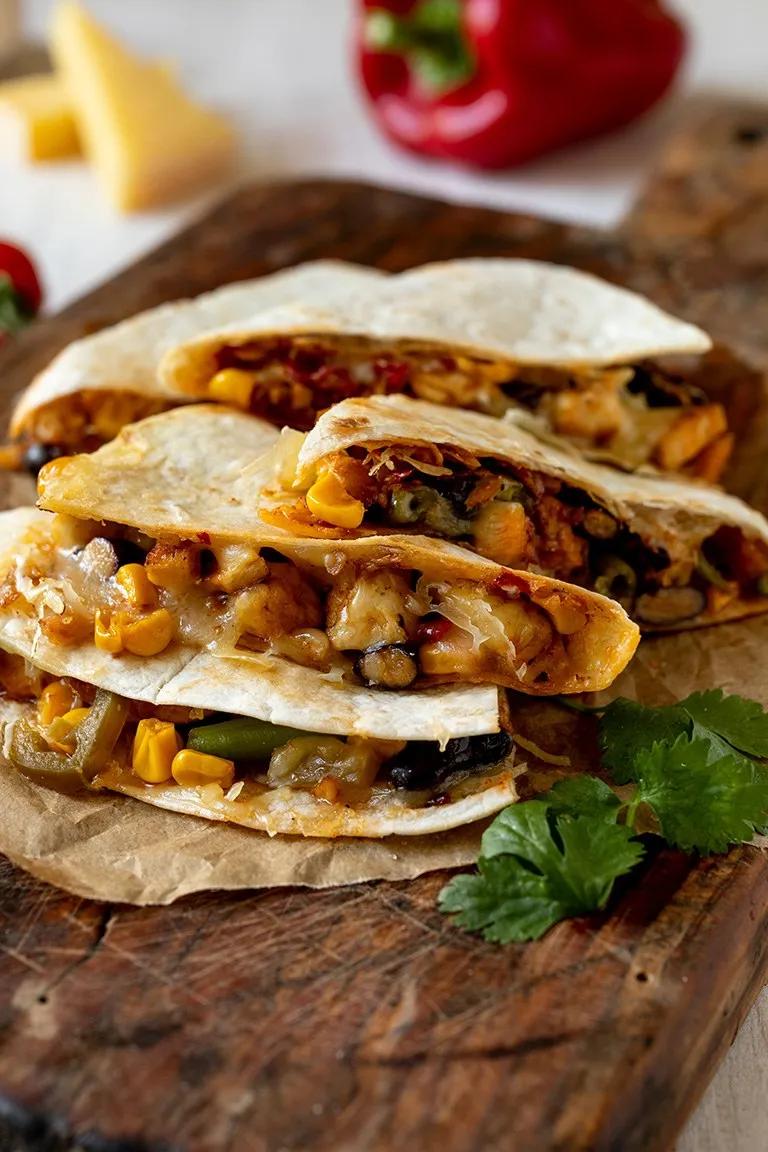 Quesadillas mit Paprika, Kaese und Huhn - Rezept - Sweets &amp; Lifestyle®