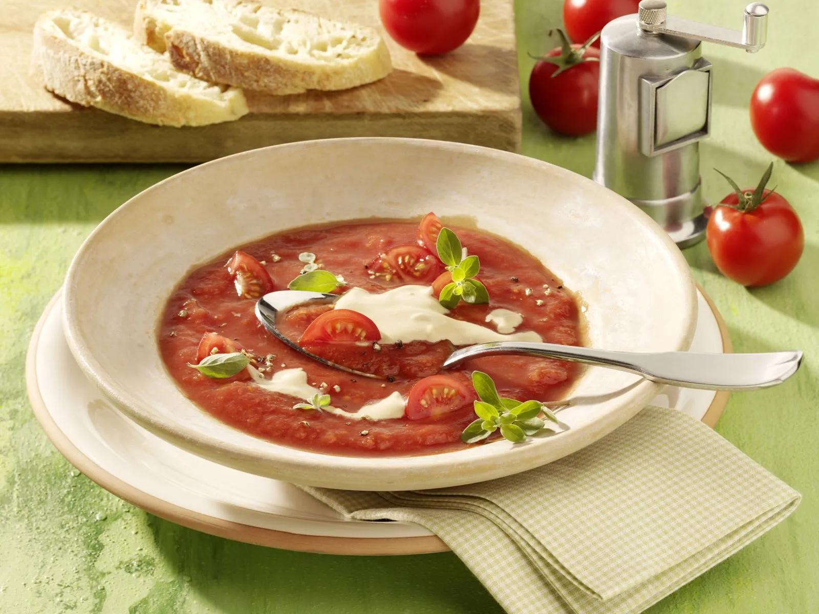 Frische Tomatensuppe Rezept | EAT SMARTER