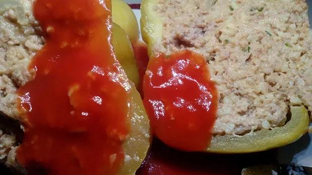 Gefüllte Paprika mit Tomatensauce - Rezept
