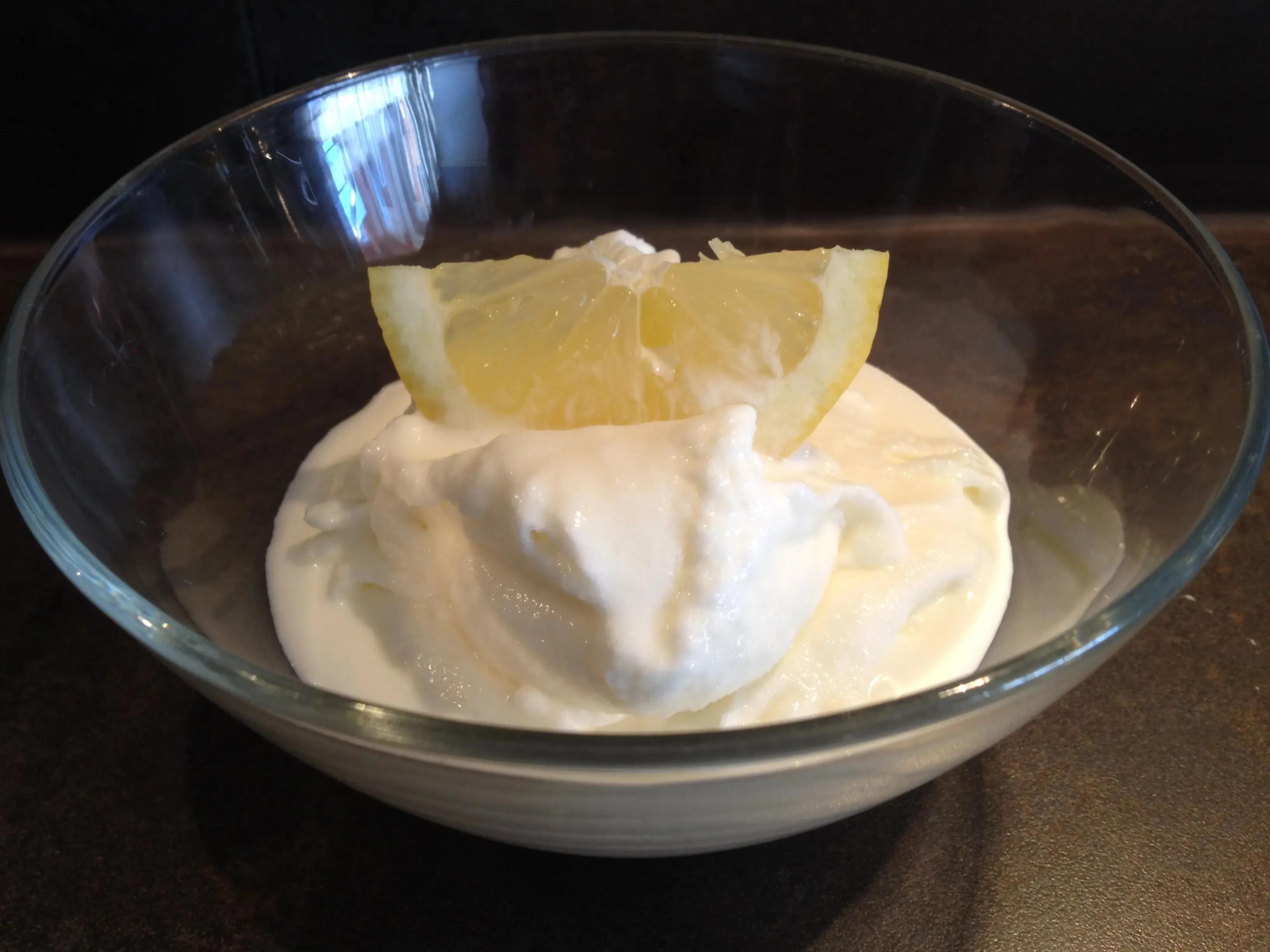 Buttermilch-Zitronen-Eis – Herdgeflüster