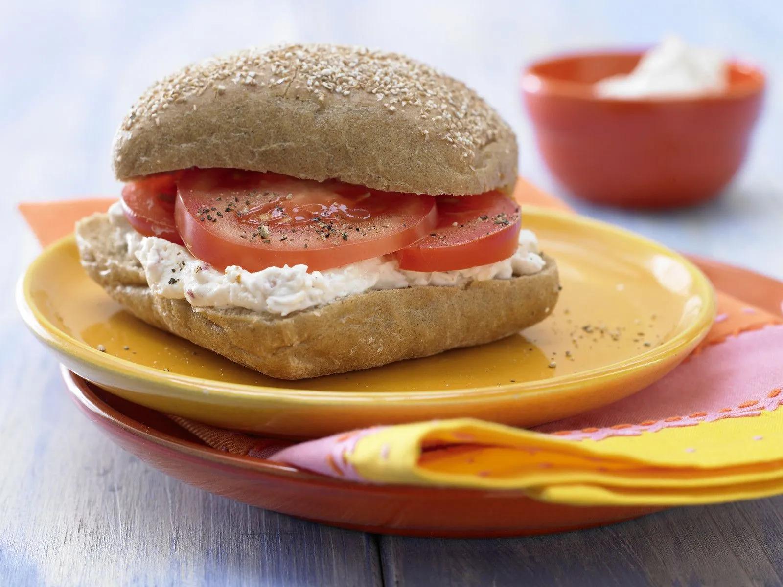 Herzhaftes Quark-Käse-Brötchen: Kindersnack Rezept | EAT SMARTER