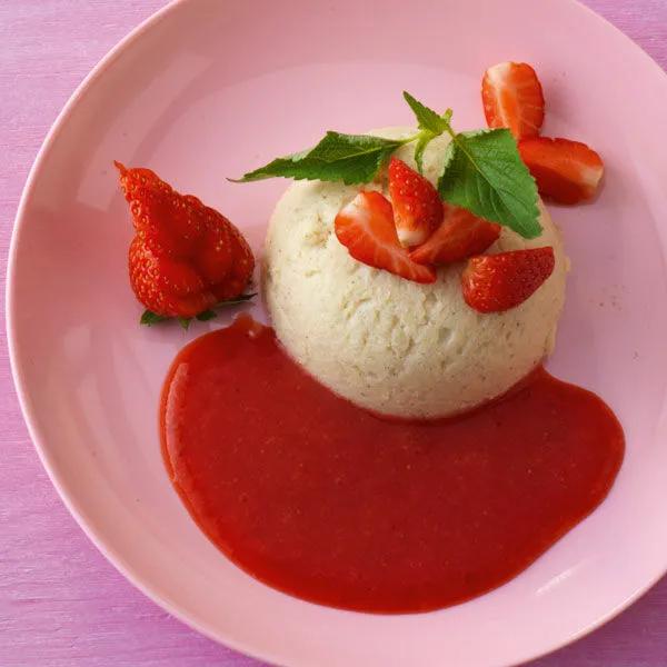 Grießflammeri mit Erdbeersauce Rezept | Küchengötter