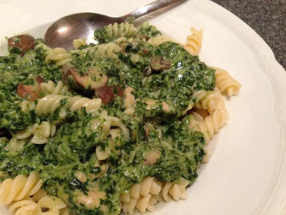 Pasta mit Spinat-Gorgonzola-Soße - Muddis kochen