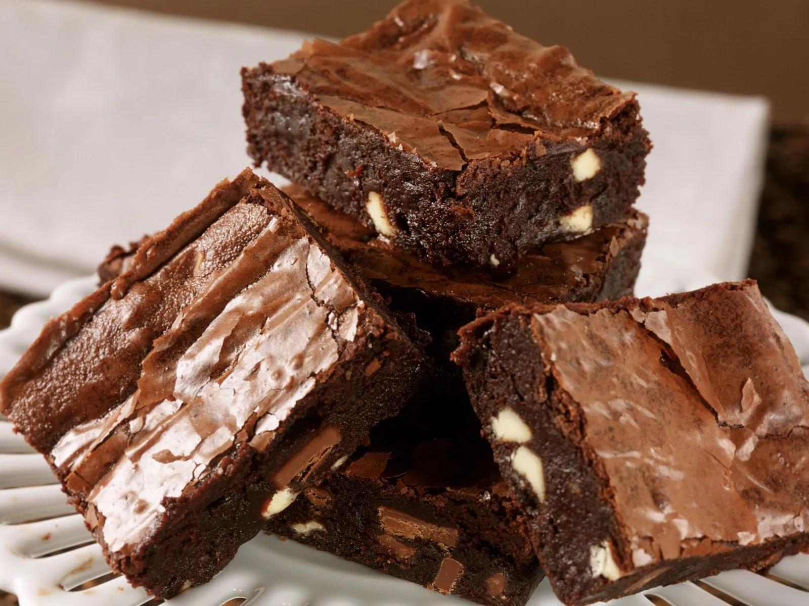Schokoladenschnitten (Brownies) Rezept | EAT SMARTER