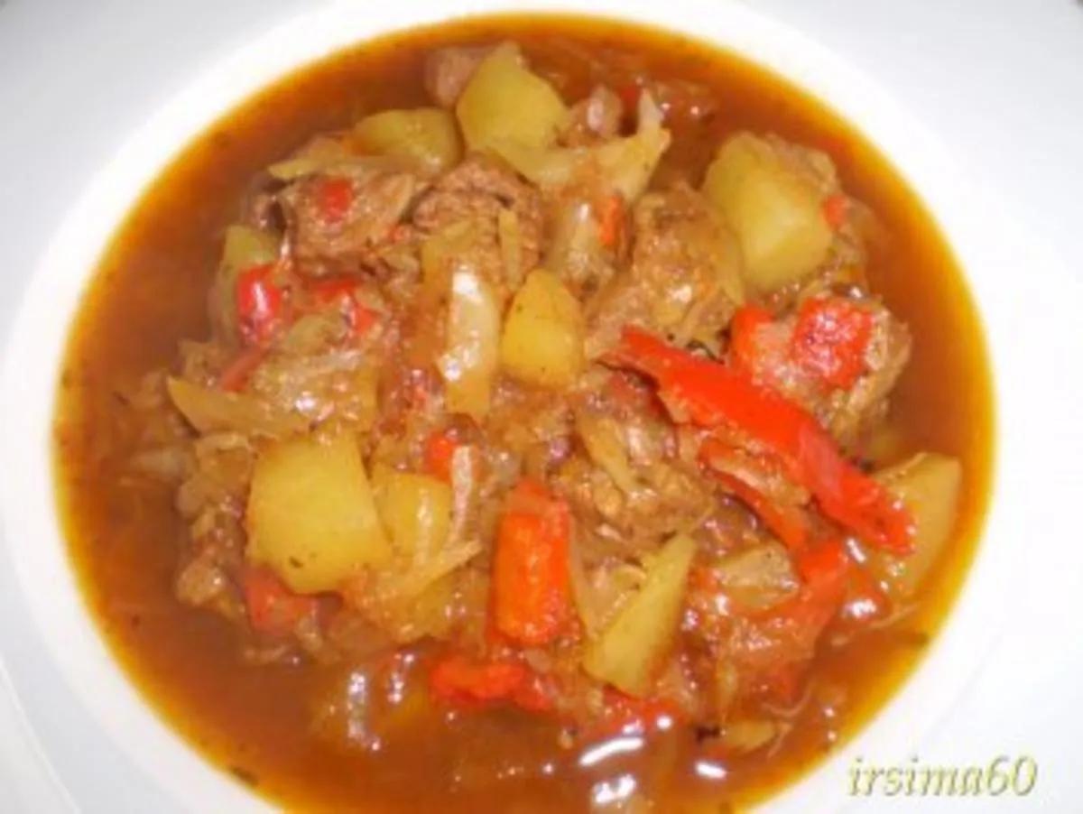 Feuriger Weißkohltopf mit Gulasch - Rezept - kochbar.de