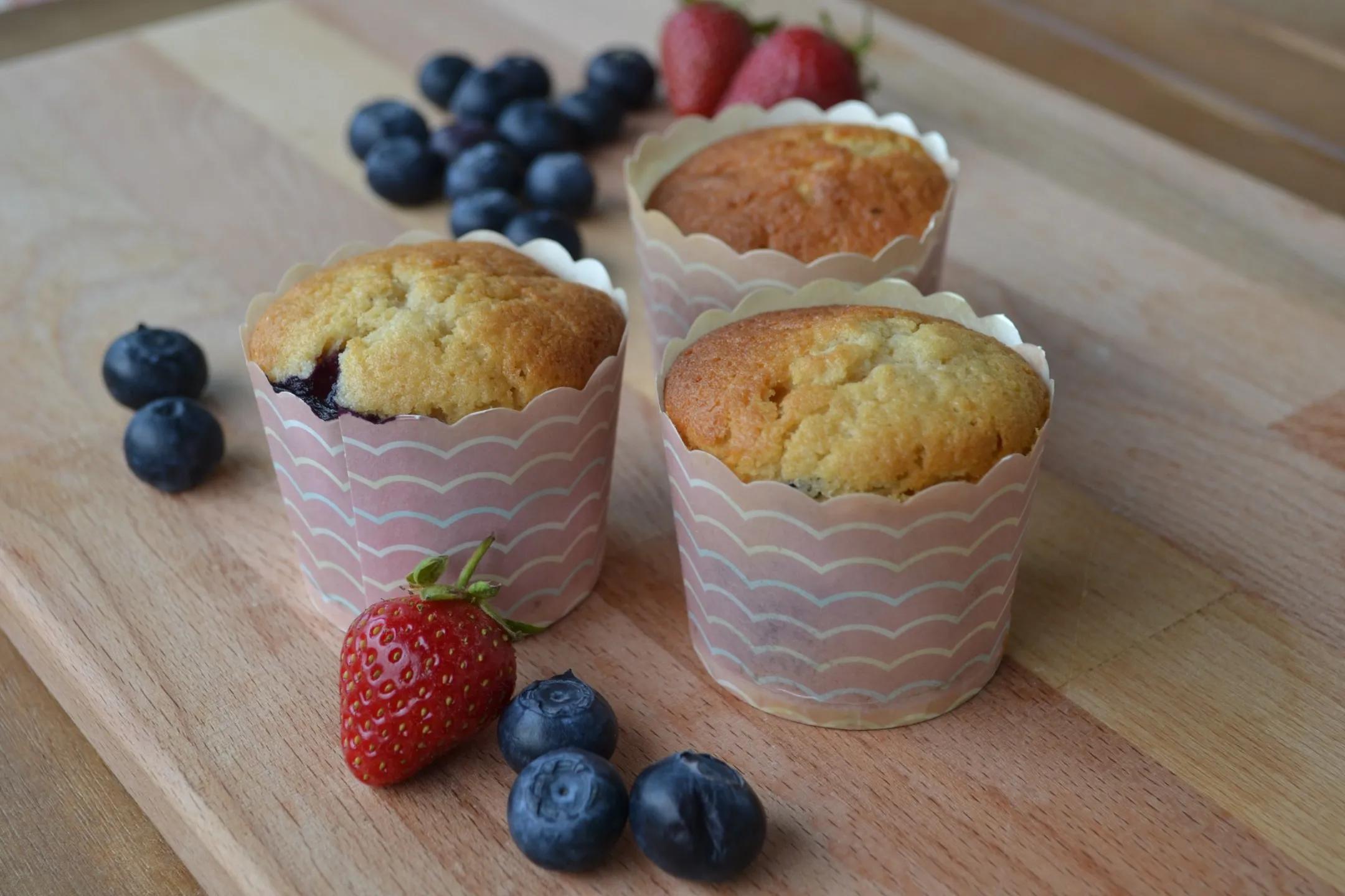 Sommerrezept - Dinkel-Muffins mit Beeren – Perlenmama
