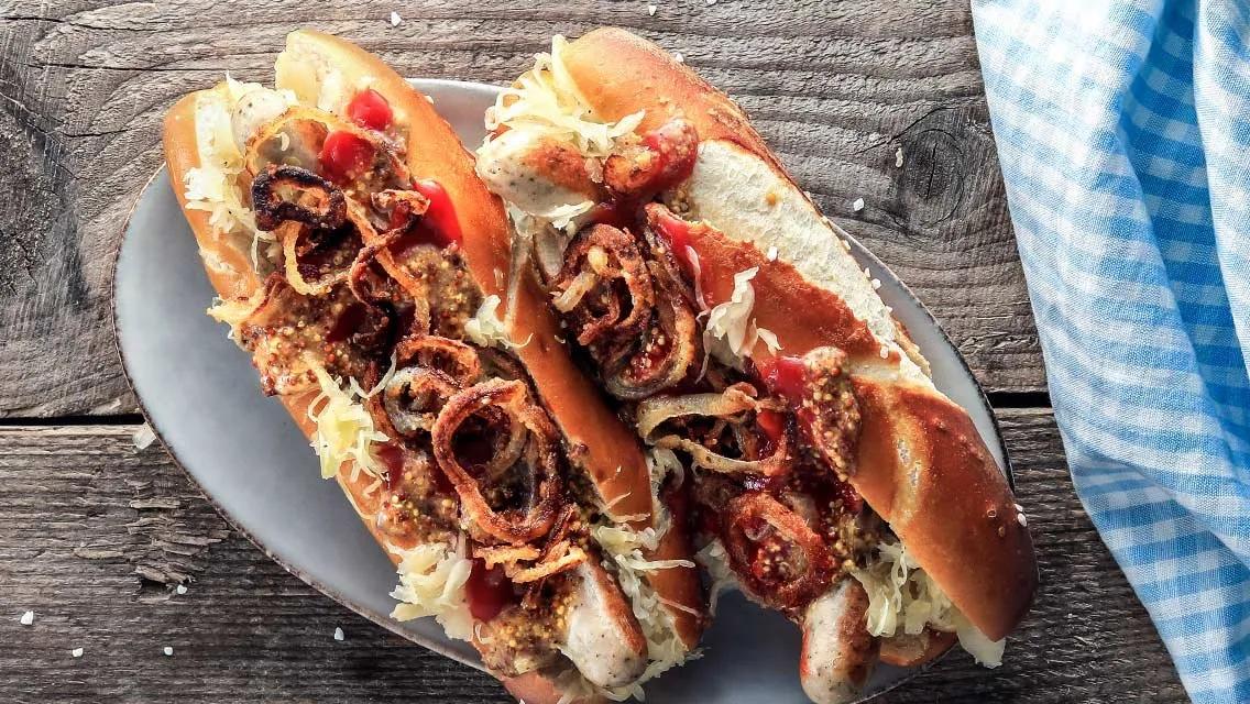 Bayrische Hot Dogs mit Sauerkraut