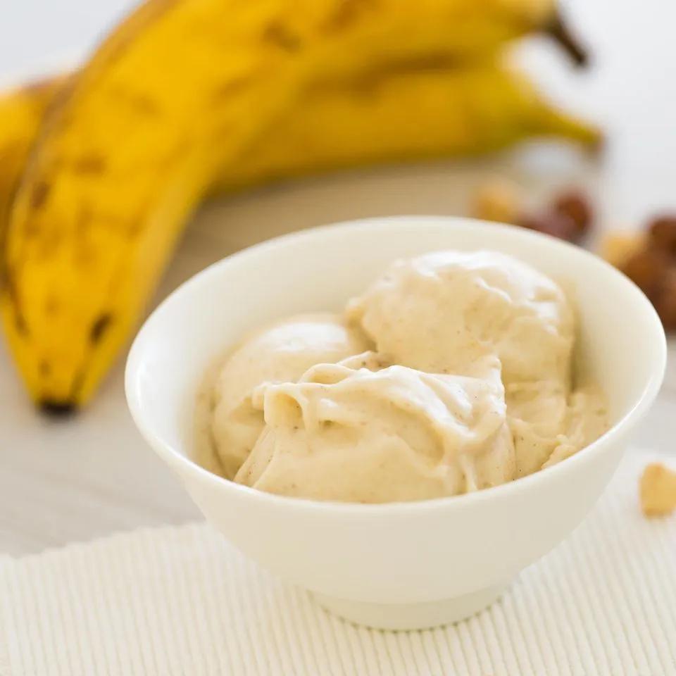 Bananeneis selber machen – ohne Eismaschine | Rezept | Bananeneis ...