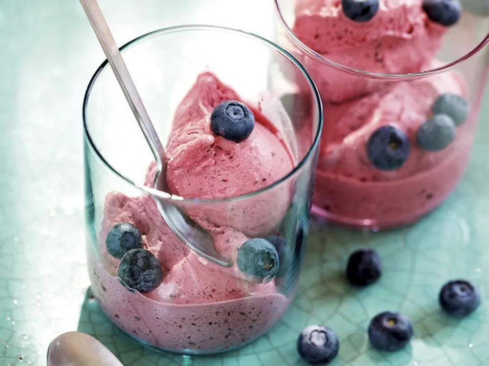 Joghurt-Beeren-Eis | Rezept | Joghurt eis, Lebensmittel essen, Lecker