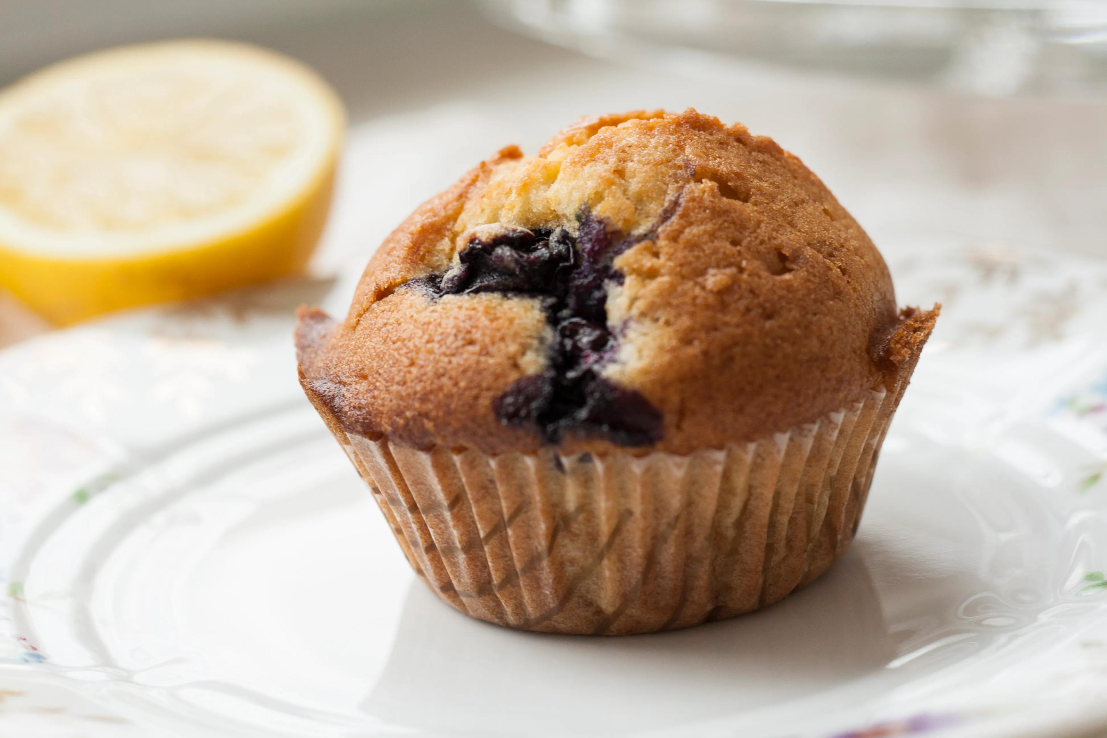 Zitronen-Blaubeer-Muffins | Sugar &amp; Spice