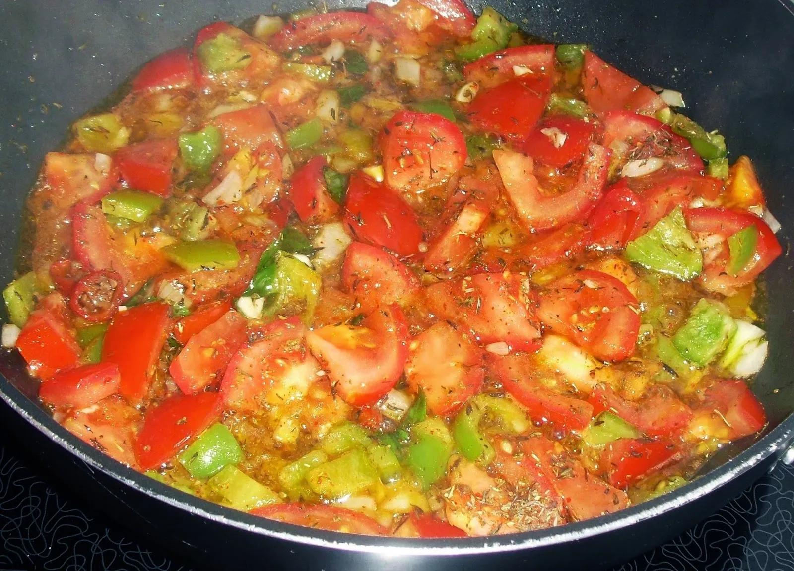 Futtern wie bei Muttern: Pasta mit Thunfisch und Tomaten-Paprika-Sugo