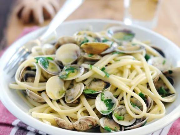 Pasta mit Muscheln und Weißweinsoße Rezept | EAT SMARTER