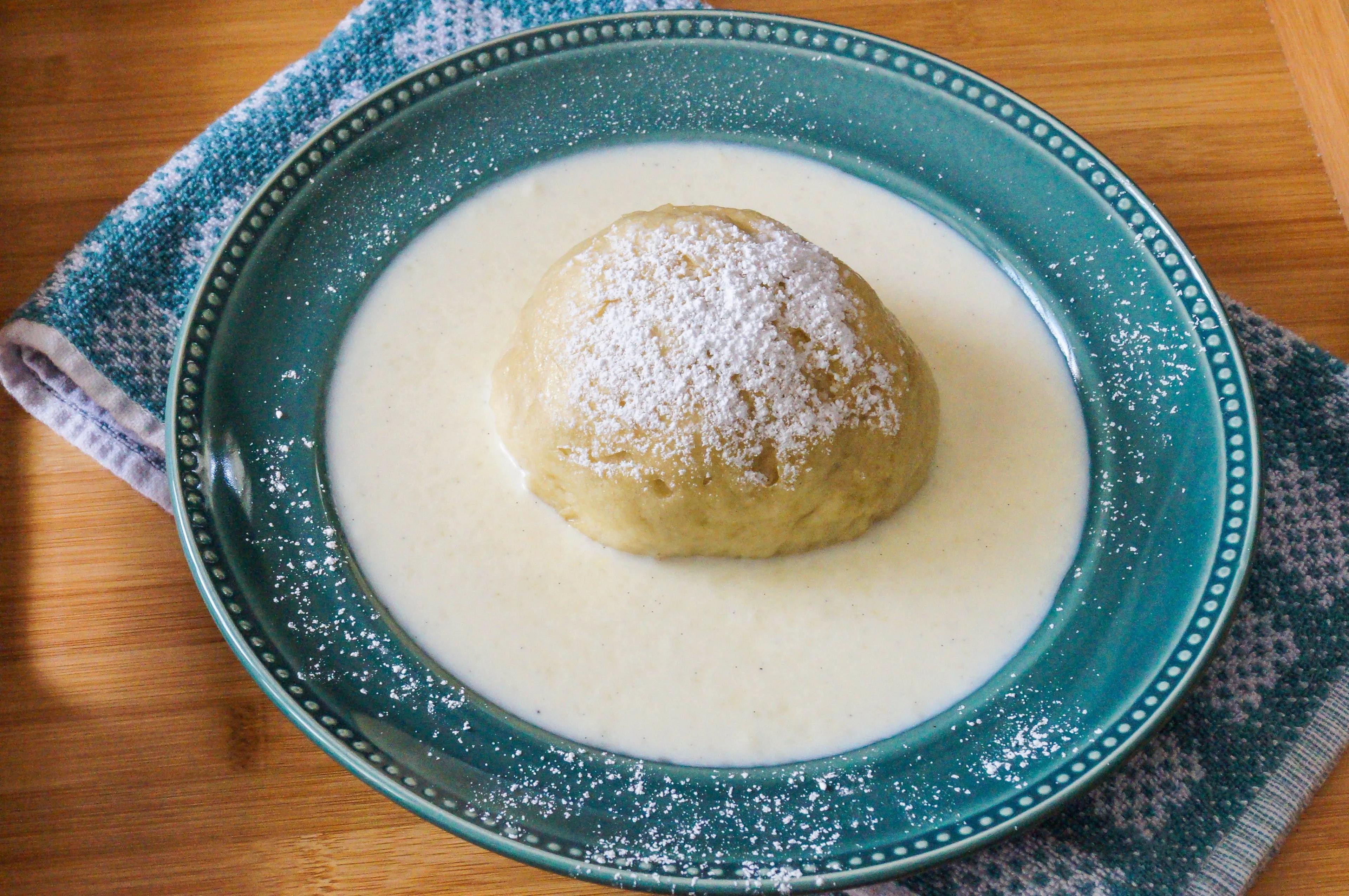 Dampfnudeln mit Vanillesoße (German Steamed Dumplings with Vanilla ...