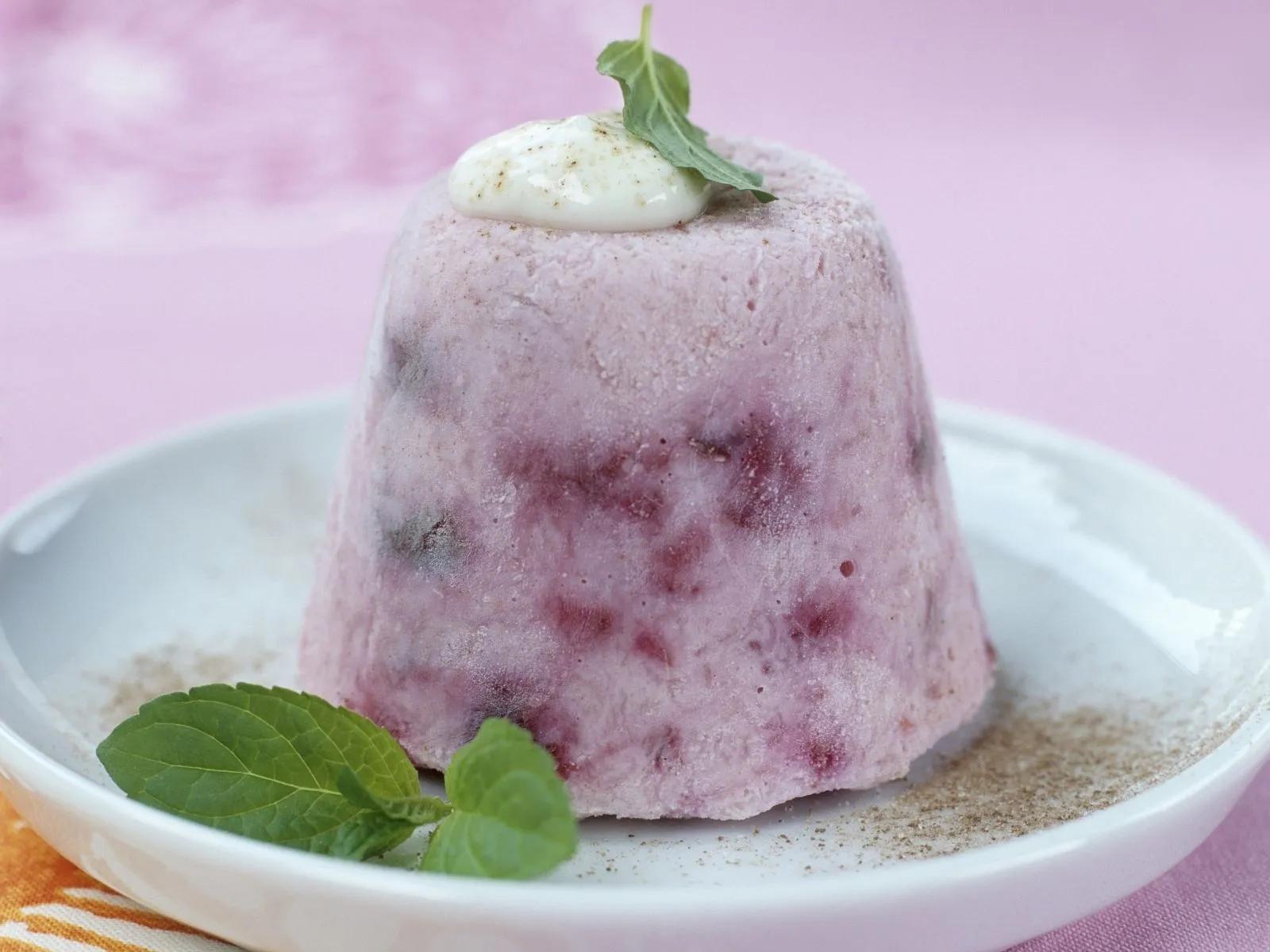 Kirsch-Joghurt-Eis Rezept | EAT SMARTER