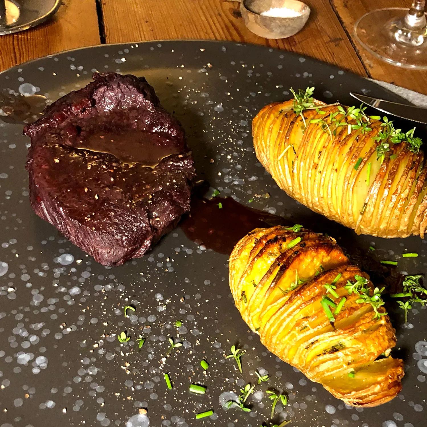 Pochierte Rinderfilets in Rotwein - Koch für 2!