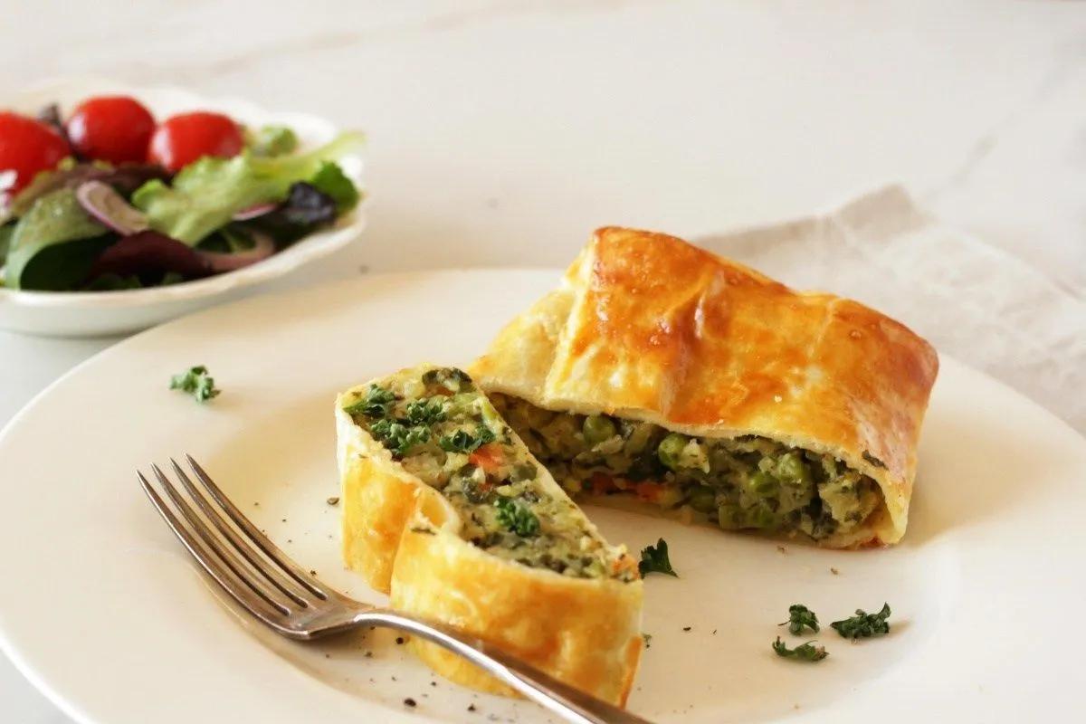 Erdäpfelstrudel mit Gemüse &amp; Kräutern Greek Spinach Pie, Spinach And ...