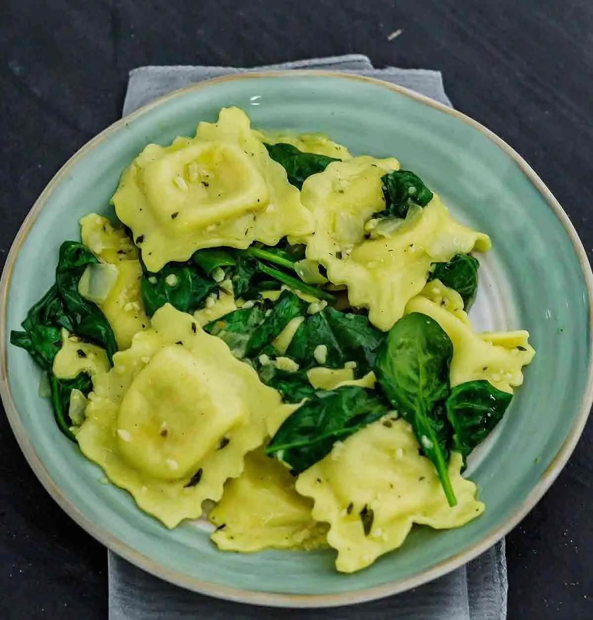 Garlic Butter Ravioli With Spinach {Easy Pasta Dish}